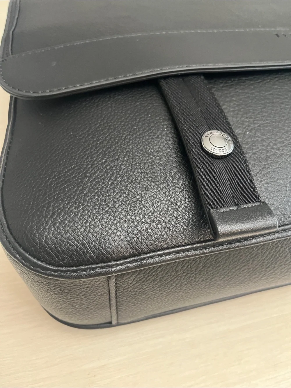Ted Baker Irvine Pebbled Magnetic Snap Messenger Bag - Picture 5 of 14